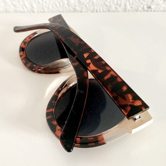 MOVING SALE | Women’s Urban Outfitters Colorblock Tortoiseshell Sunglasses - Picture 5 of 8
